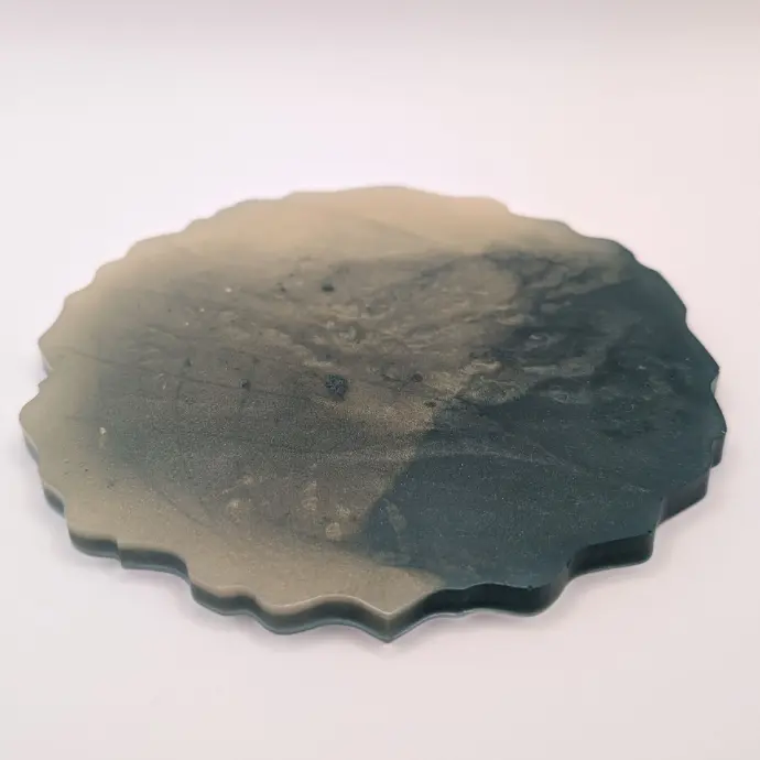 dessous de verre en forme de géode bleu et or