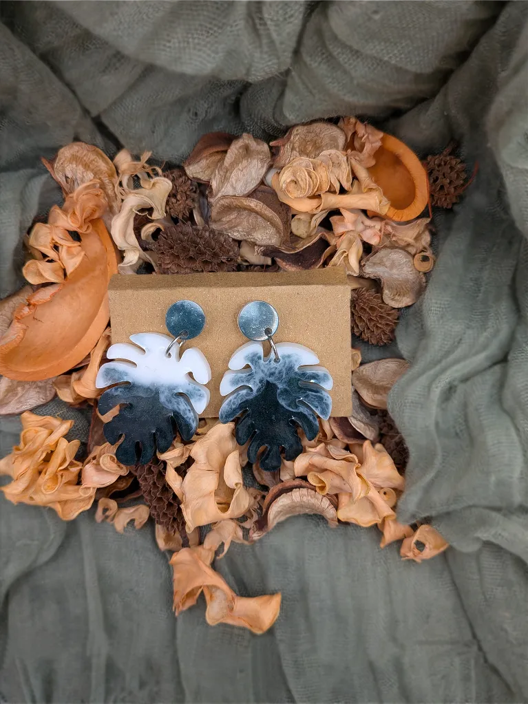 Boucle d'oreille-Auriga émeraude - Feuille - Puce.webp