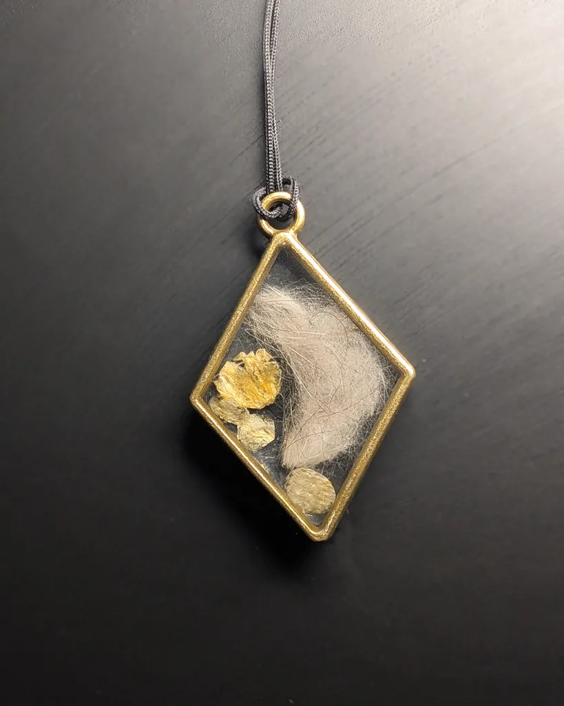Pendentif cadre losange.webp